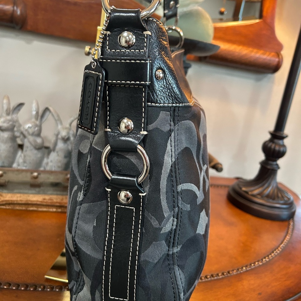 Coach Signature Zoe Hobo EUC - Picture 3 of 12